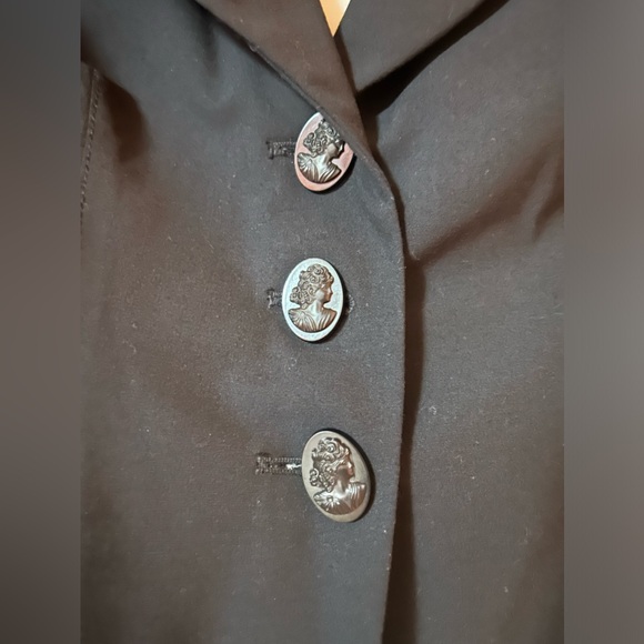 Stylish suit by Yoana Baraschi - Picture 4 of 13